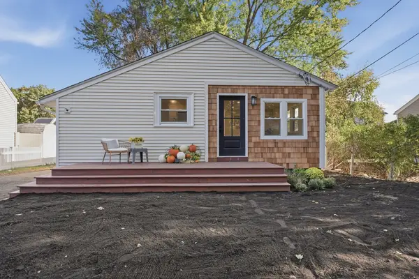 19 1/2 Lillian St, Woburn, MA 01801