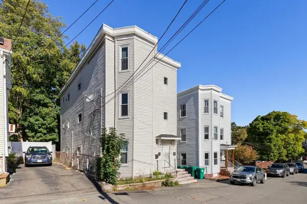 11 Hutchinson Ct, Lynn, MA 01902