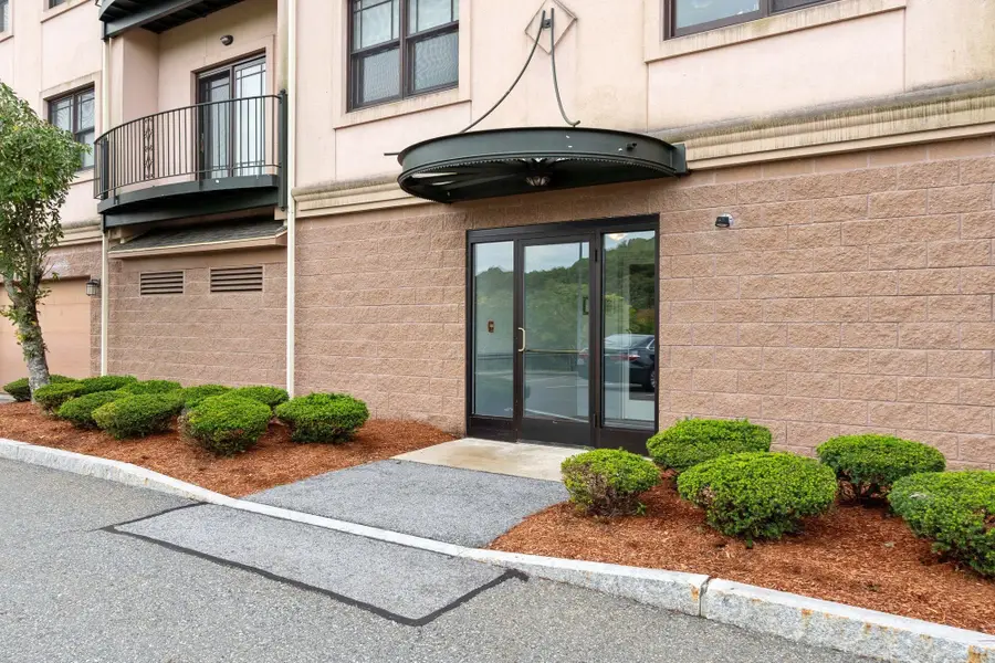 558 E Merrimack St #34, Lowell, MA 01852 - #3