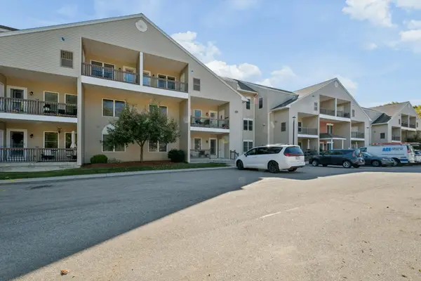 216 Reservoir St #102, Holden, MA 01520