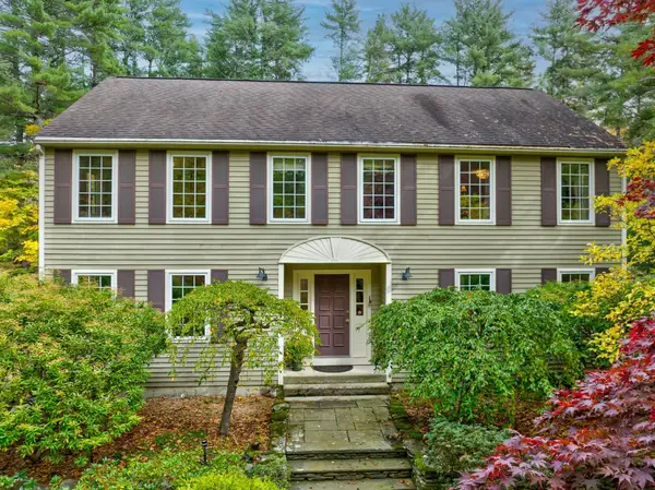 24 Milne Cove Rd, Carlisle, MA 01741