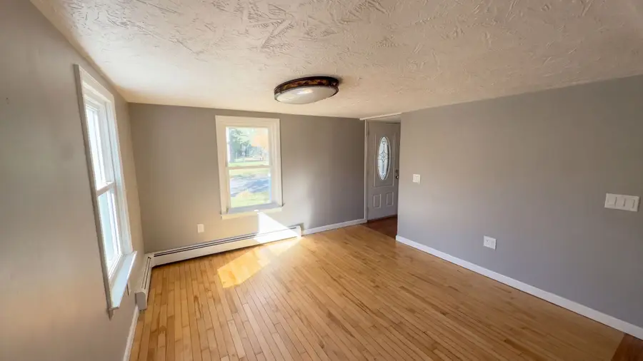 15 Linden St, Oxford, MA 01540 - #3