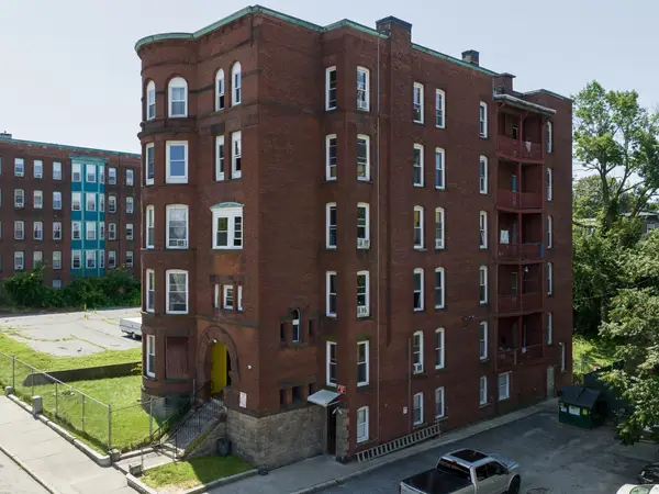 12 Oread St, Worcester, MA 01610