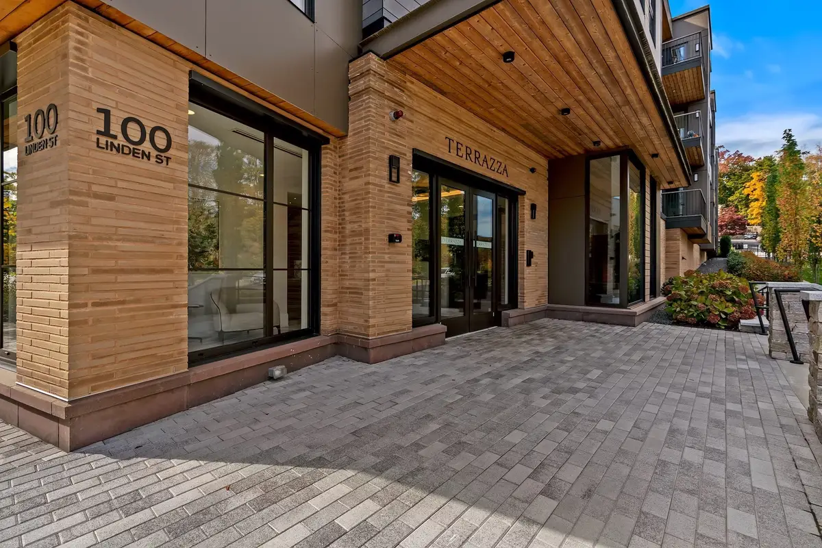 100 Linden St #109, Wellesley, MA 02482 - #1