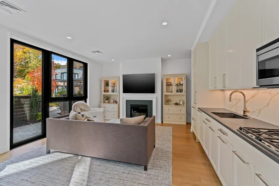 100 Linden St #109, Wellesley, MA 02482 - #3