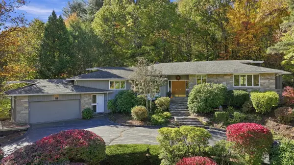31 Hancock Hill Dr, Worcester, MA 01609
