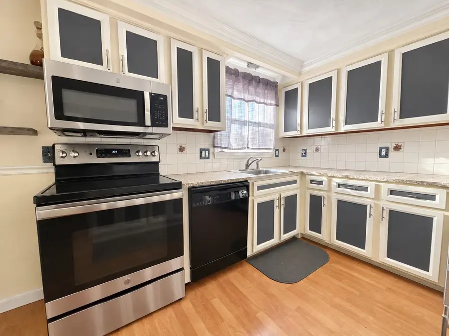 18 Campbell Ave, North Providence, RI 02904 - #3