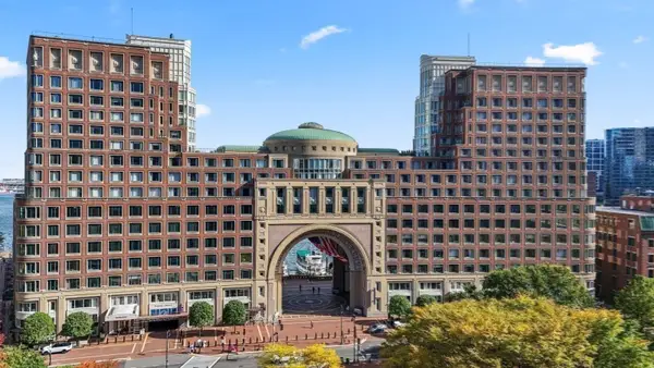 20 Rowes Wharf #604, Boston, MA 02110