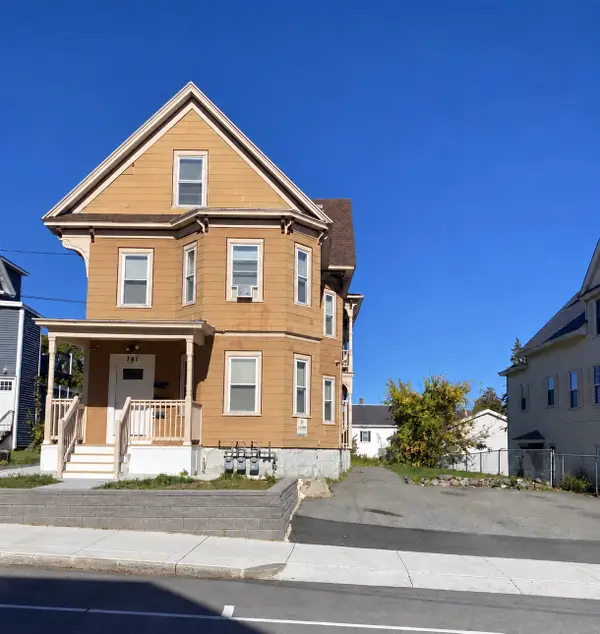 781 Broadway St, Lowell, MA 01854