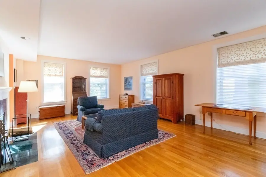 216 Summit Ave #B-102, Brookline, MA 02446 - #2