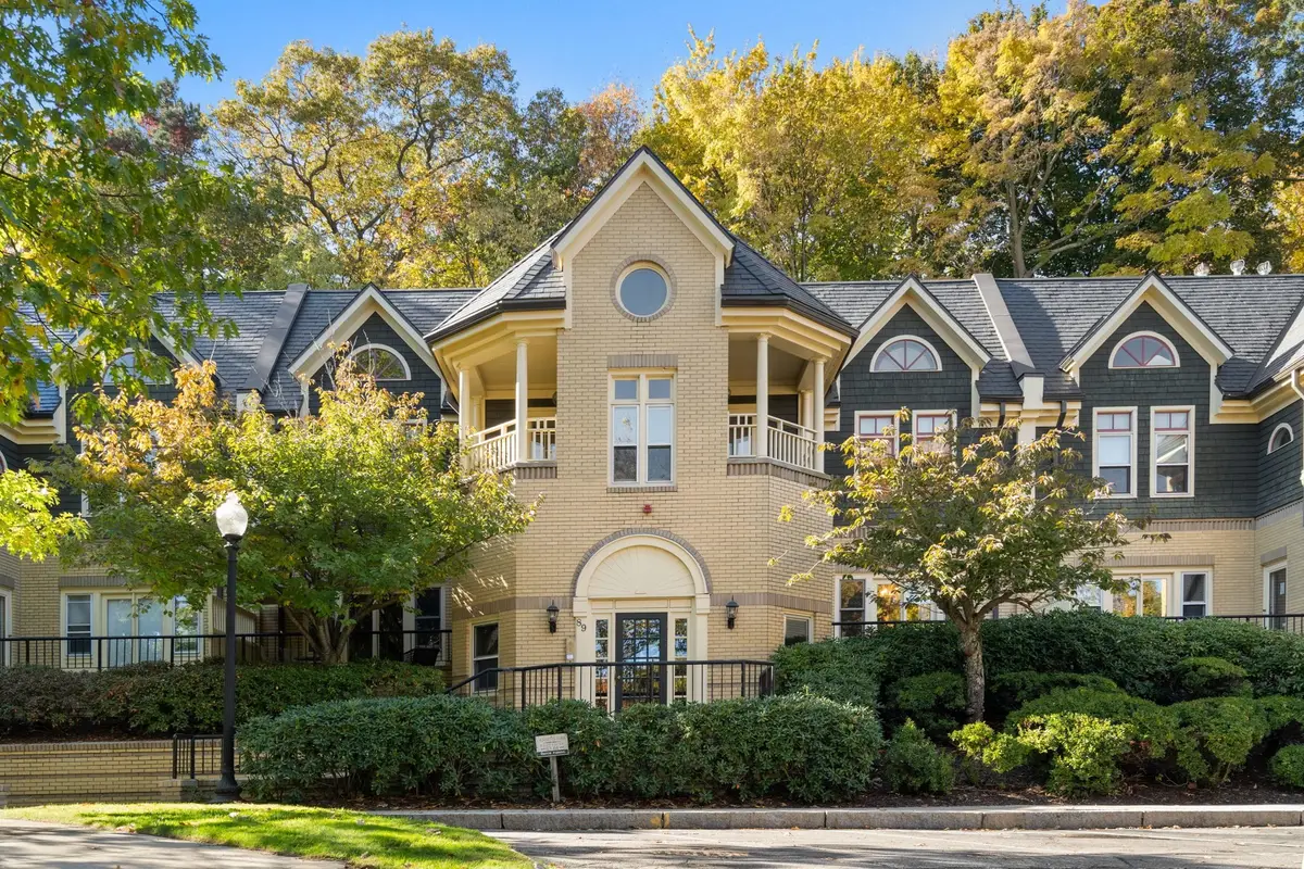 89 Glen Rd #5, Brookline, MA 02445 - #1