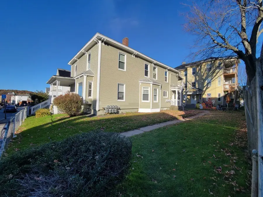 28 Russell St, Worcester, MA 01609 - #3