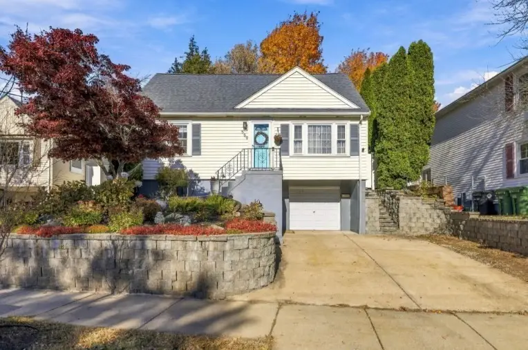 559 Main St, Watertown, MA 02472 - #1