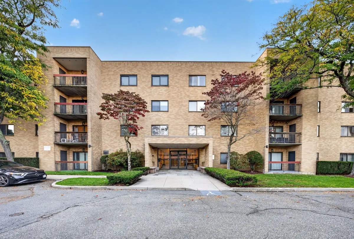 41 Centre St #105, Brookline, MA 02446 - #1