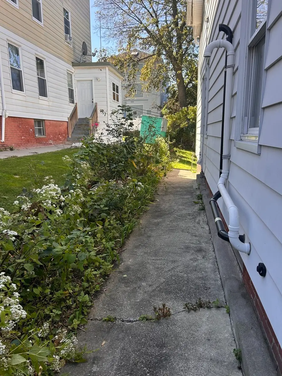 128 Endicott St, Worcester, MA 01610 - #3
