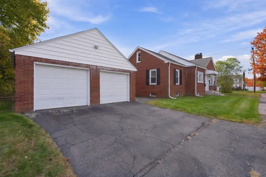 125 Ithaca St, Springfield, MA 01118 - #2