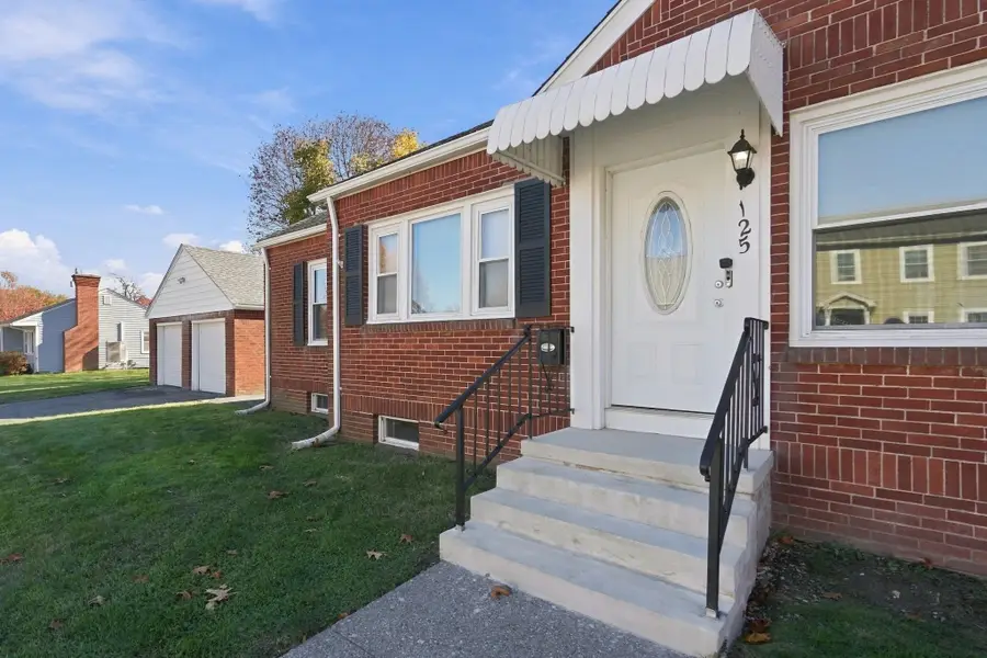 125 Ithaca St, Springfield, MA 01118 - #3