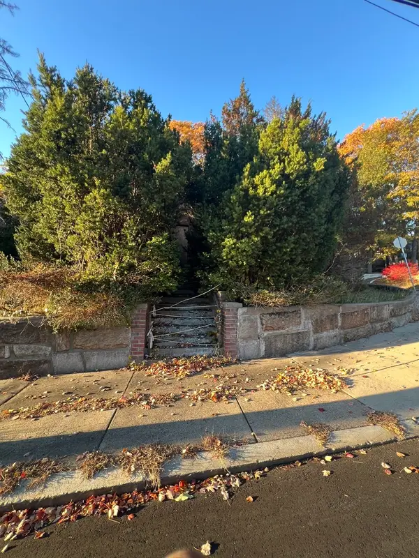 59 Farrar Ave, Boston, MA 02136