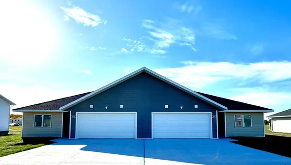 516 Garfield Street Se, Warroad, MN 56763