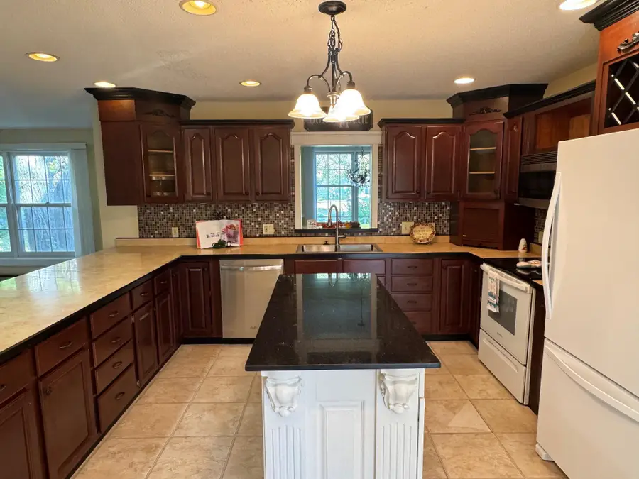 315 3rd Avenue Ne, Roseau, MN 56751 - #2