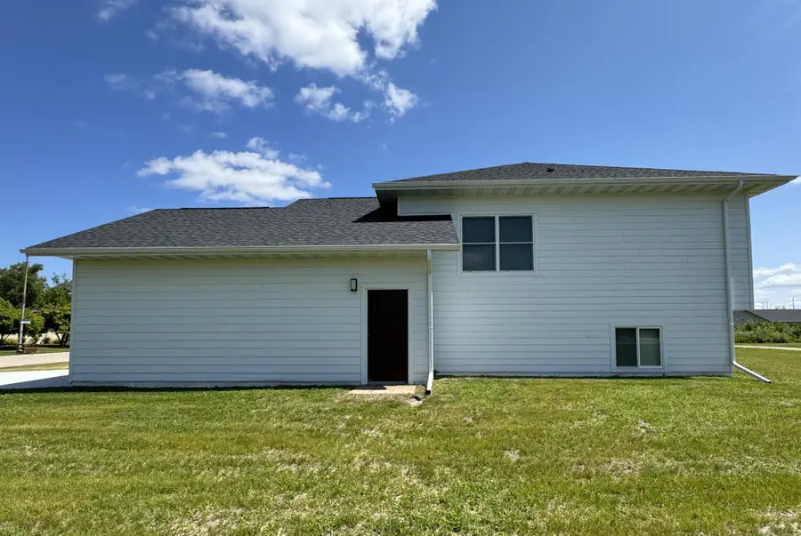516 Washington Street Se, Warroad, MN 56763 - #3