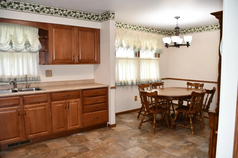 722 Kendall Avenue S, Thief River Falls, MN 56701 - #2