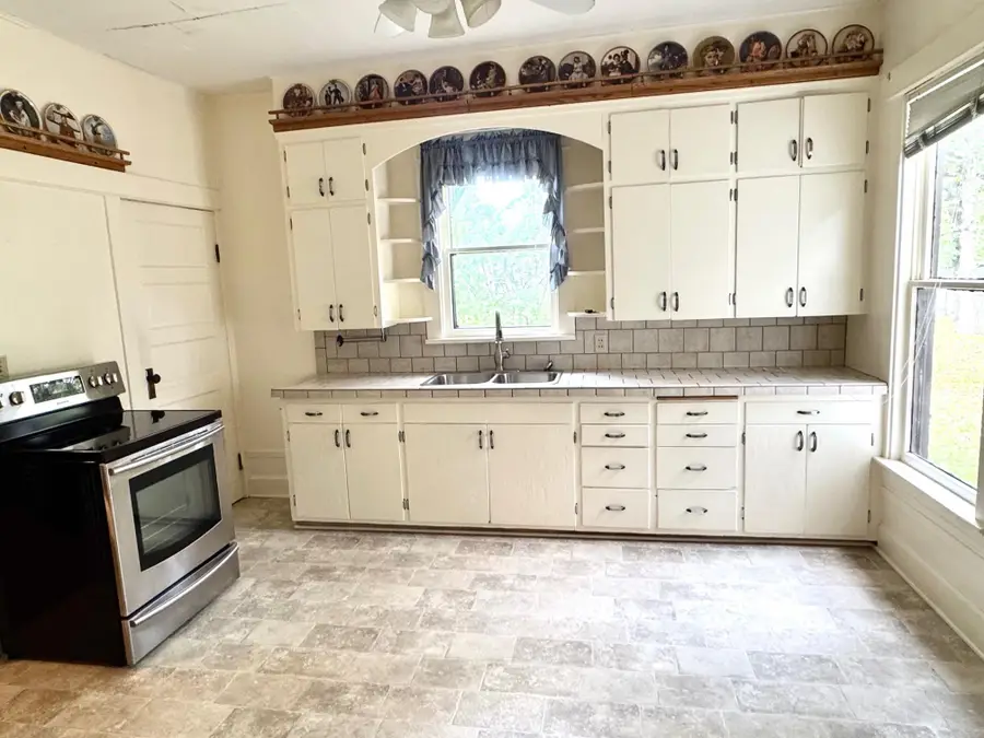 715 Lake Street Ne, Warroad, MN 56763 - #2