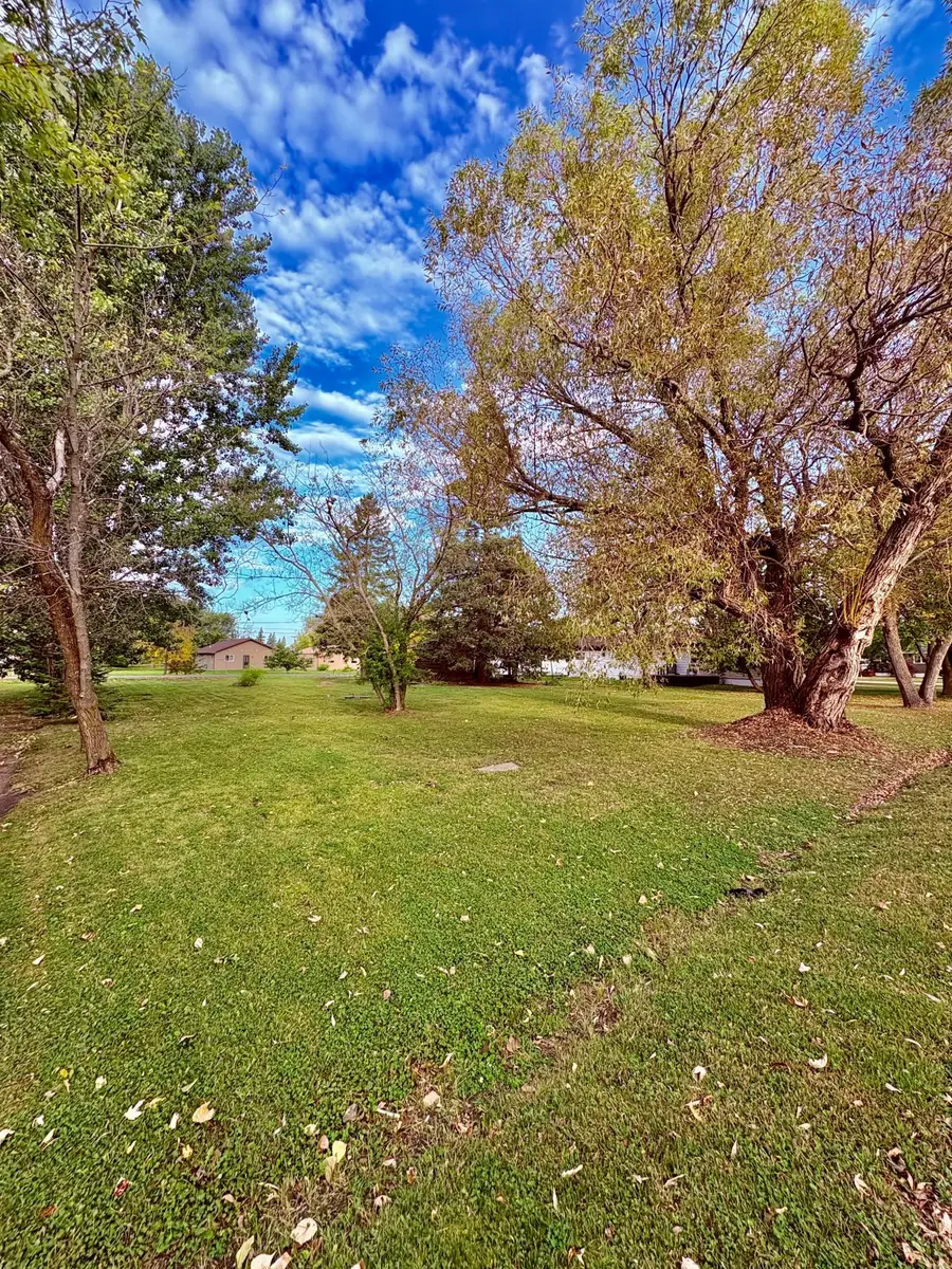 211 7th Avenue Se, Baudette, MN 56623 - #2