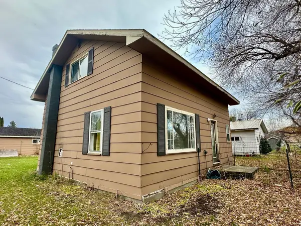 222 W Woodrow Street, Grygla, MN 56727