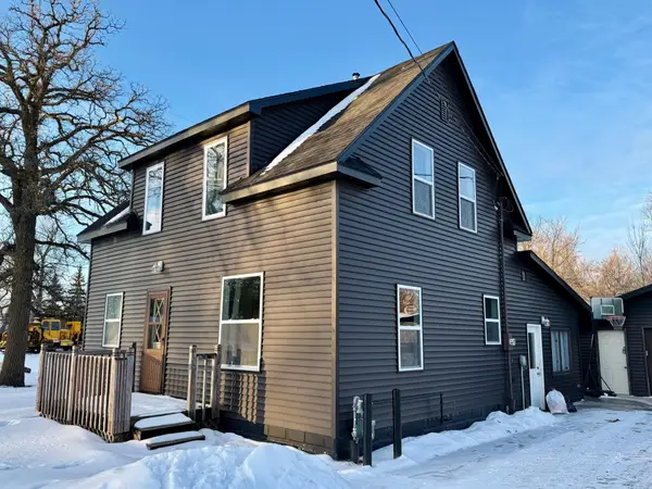 301 7th Avenue Se, Roseau, MN 56751