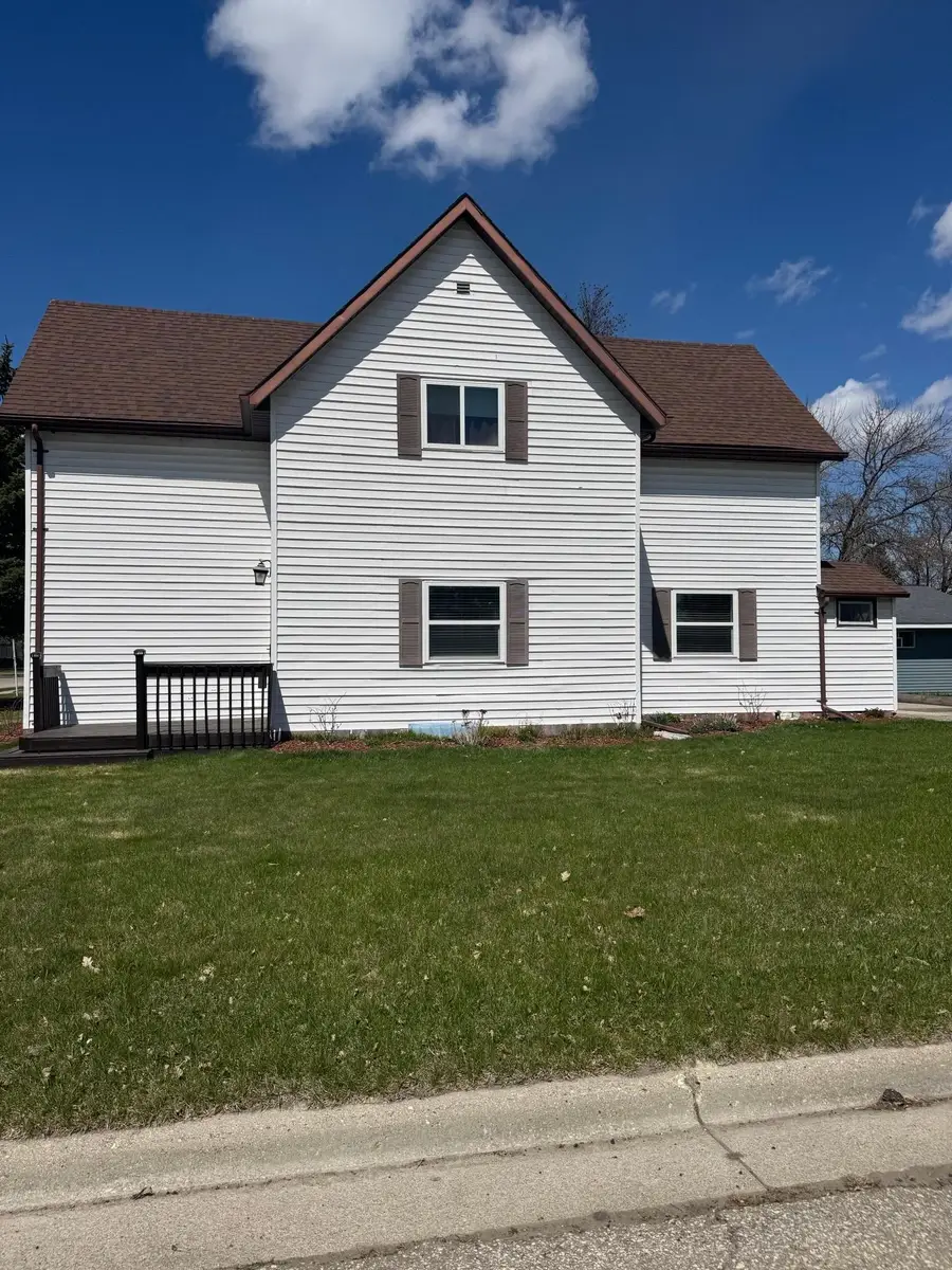 622 Saint Paul Avenue S, Thief River Falls, MN 56701 - #3