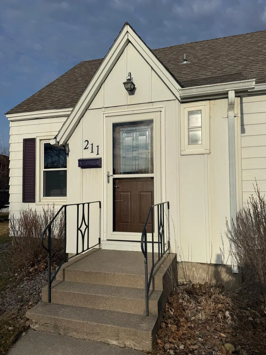 211 Crocker Avenue N, Thief River Falls, MN 56701 - #3