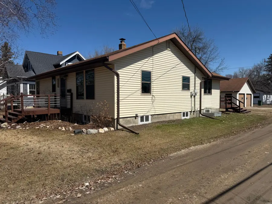306 7th Avenue Ne, Roseau, MN 56751 - #2