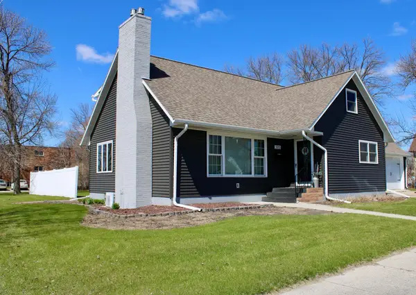 305 Arnold Avenue N, Thief River Falls, MN 56701