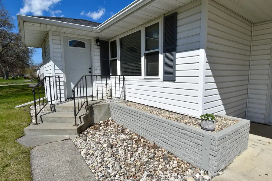 508 Merriam Avenue S, Thief River Falls, MN 56701 - #2