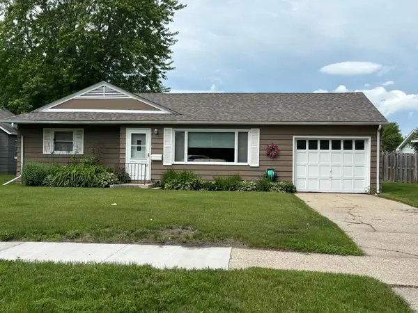 907 Arnold Avenue N, Thief River Falls, MN 56701
