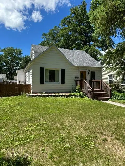 321 Tindolph Avenue N, Thief River Falls, MN 56701
