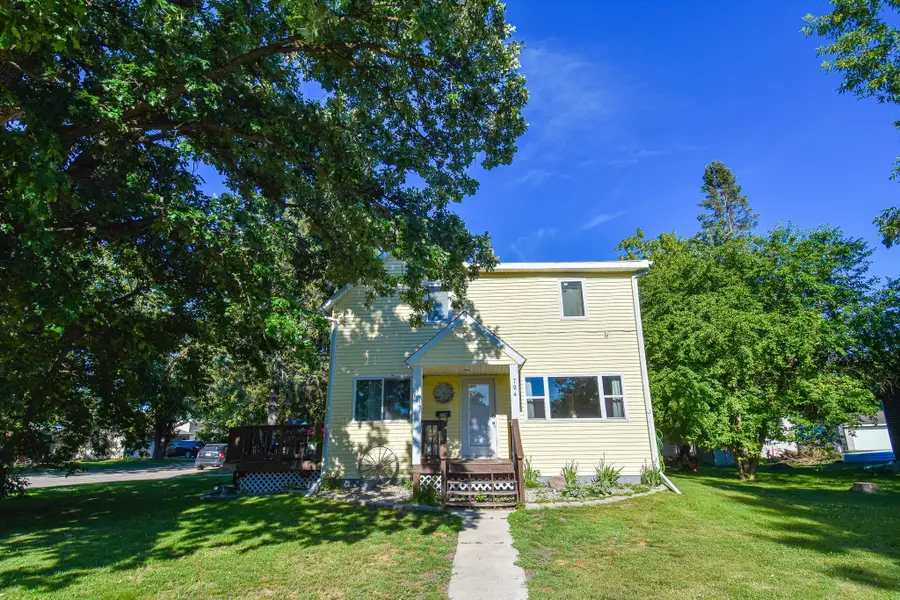 704 Tindolph Avenue S, Thief River Falls, MN 56701 - #2