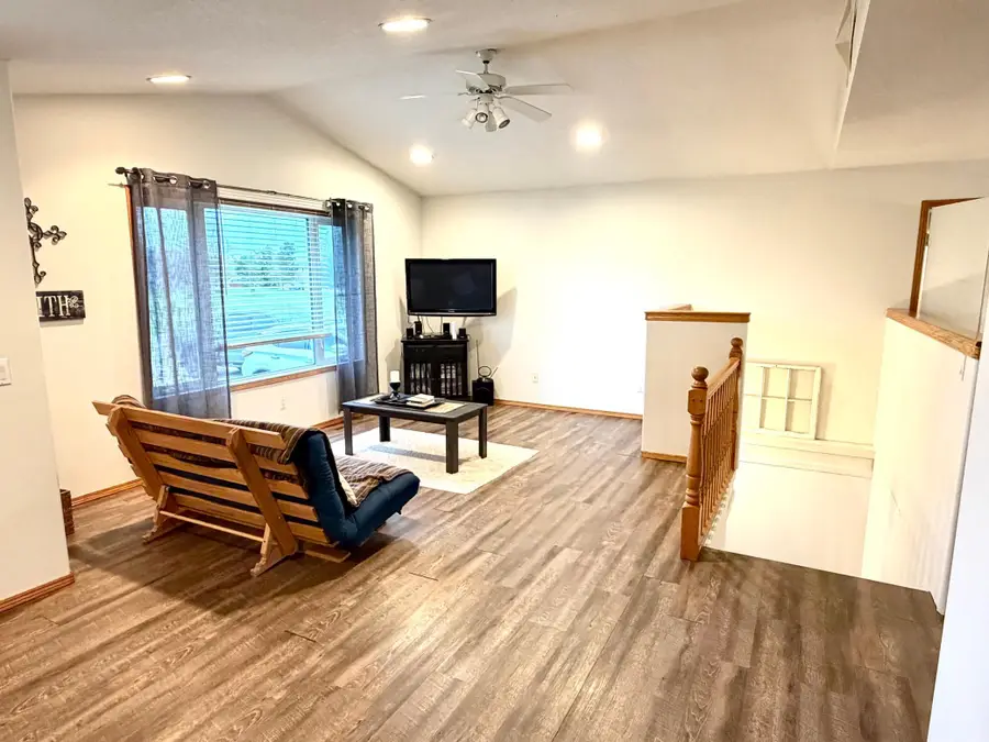 407 Oak Crest Boulevard, Roseau, MN 56751 - #2