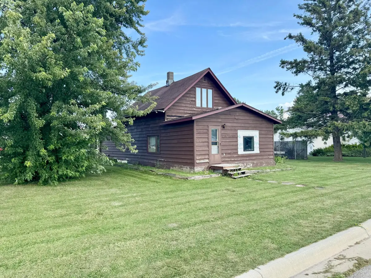 102 5th Avenue Se, Baudette, MN 56623 - #1