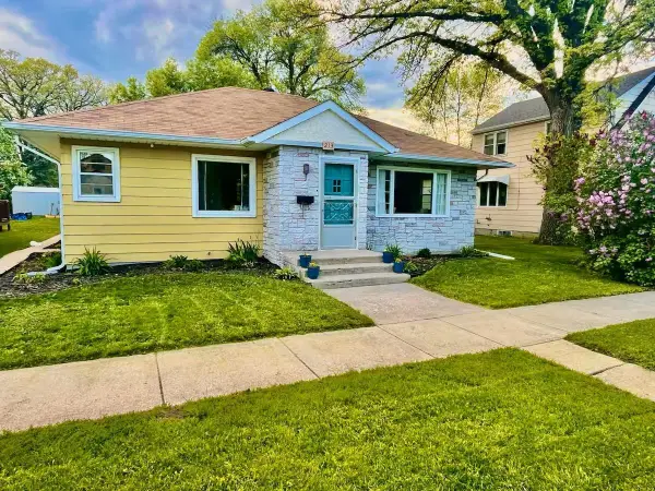 213 Tindolph Avenue N, Thief River Falls, MN 56701