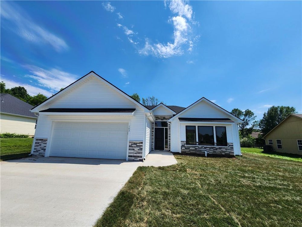 103 E Harlequin Drive, Adrian, MO 64720 BHGRE