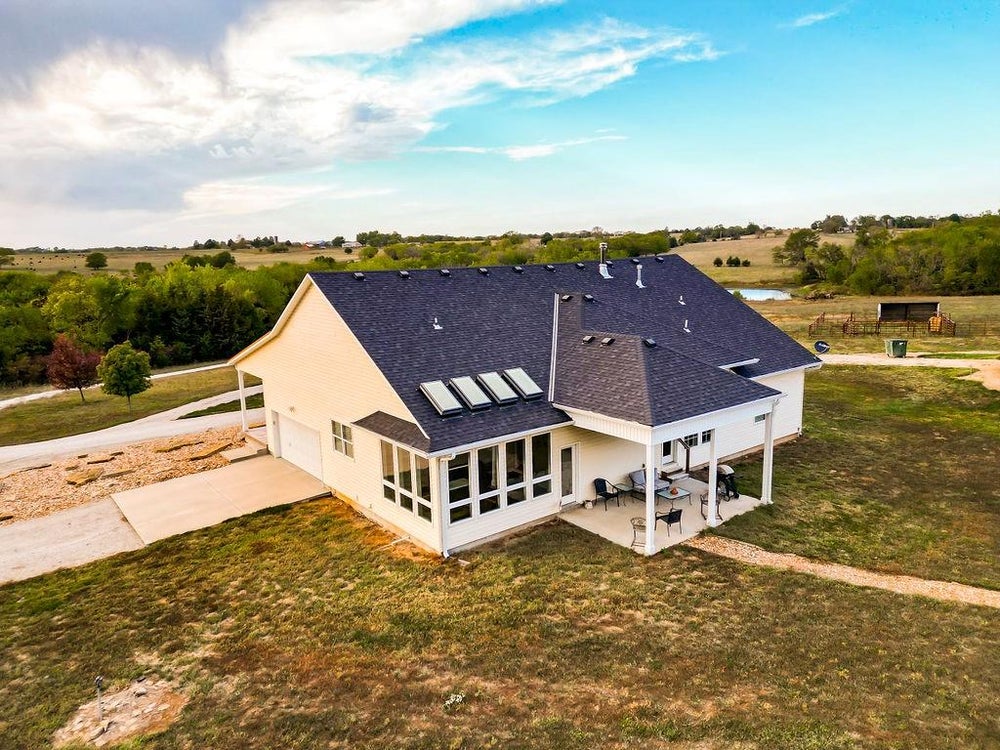 30591 Pleasant Valley Road, Paola, KS 66071 BHGRE