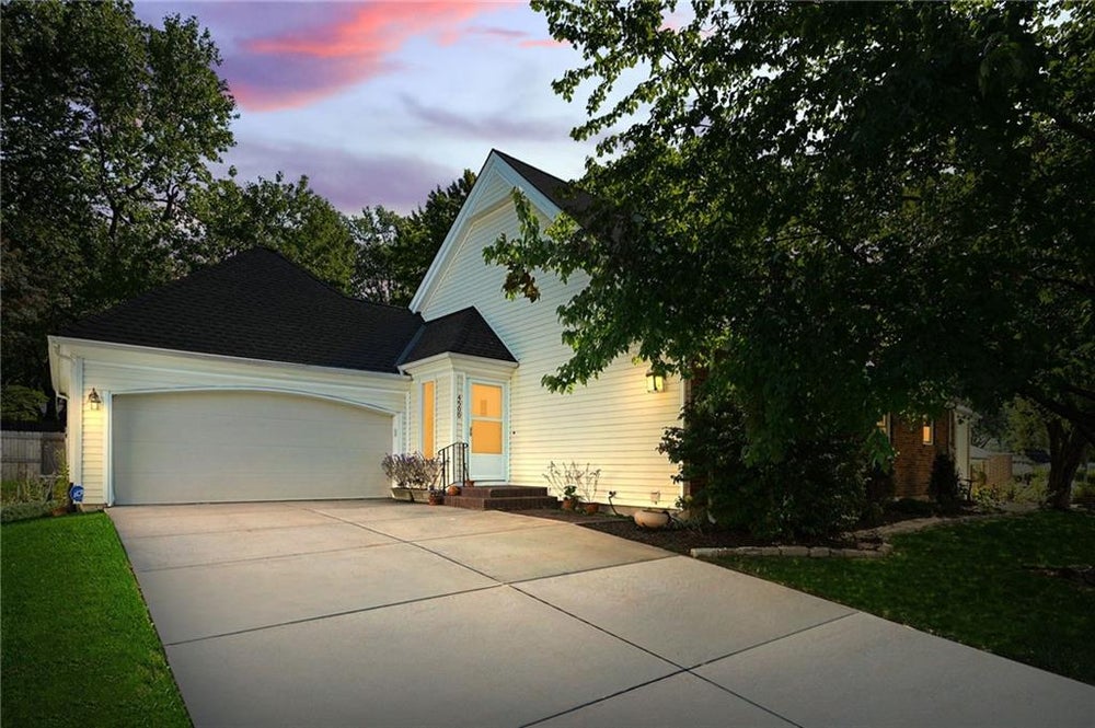 4500 W 90th Street, Prairie Village, KS 66207 BHGRE