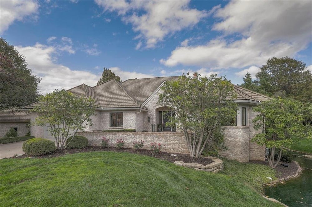 2100 W 114th Street, Leawood, KS 66211 BHGRE