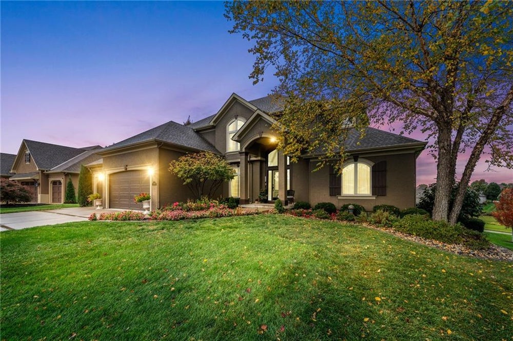 10238 N Kansas Avenue, Kansas City, MO 64155 BHGRE