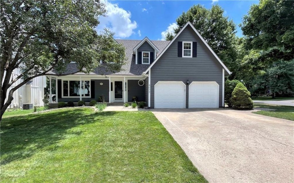 8073 Hall Street, Lenexa, KS 66219 BHGRE