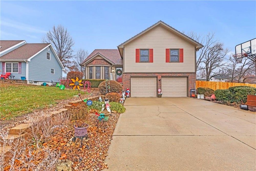 410 Brookwood Street, Lansing, KS 66043 BHGRE