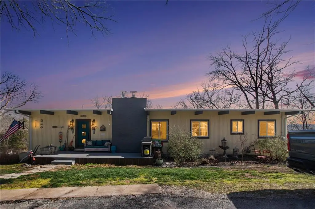 526 Lake Forest Drive, Bonner Springs, KS 66012 - Image #1