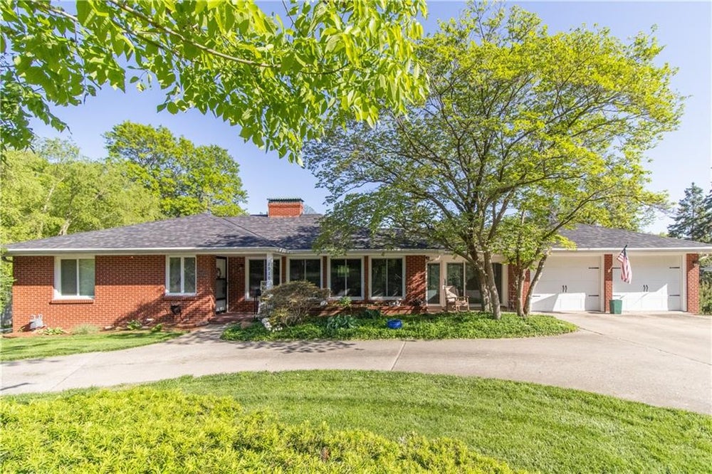 2910 Lovers Lane, St Joseph, MO 64506 BHGRE